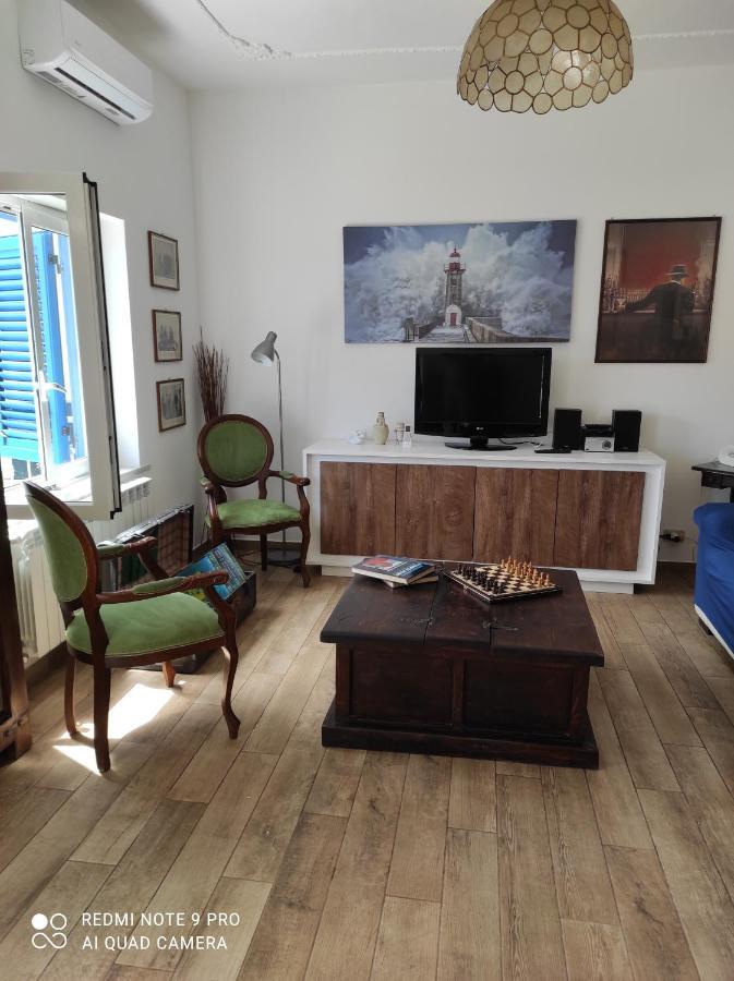 La Casa Di Giulio - Holiday Home อิโซลา เดลเล เฟมมิเน ภายนอก รูปภาพ