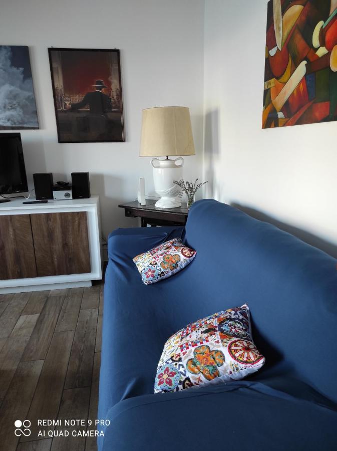 La Casa Di Giulio - Holiday Home อิโซลา เดลเล เฟมมิเน ภายนอก รูปภาพ