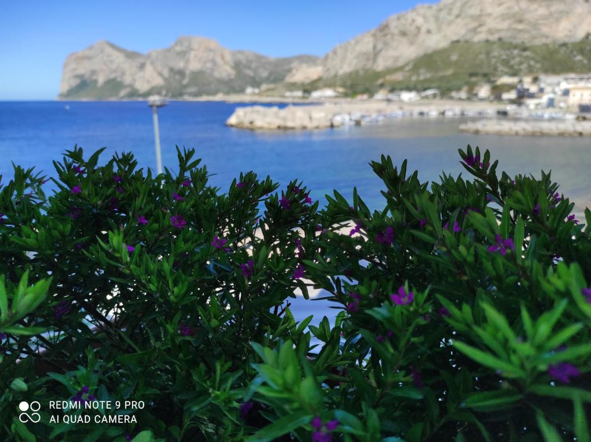 La Casa Di Giulio - Holiday Home อิโซลา เดลเล เฟมมิเน ภายนอก รูปภาพ