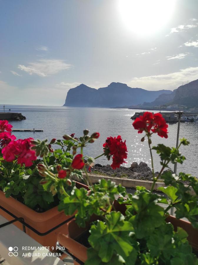 La Casa Di Giulio - Holiday Home อิโซลา เดลเล เฟมมิเน ภายนอก รูปภาพ