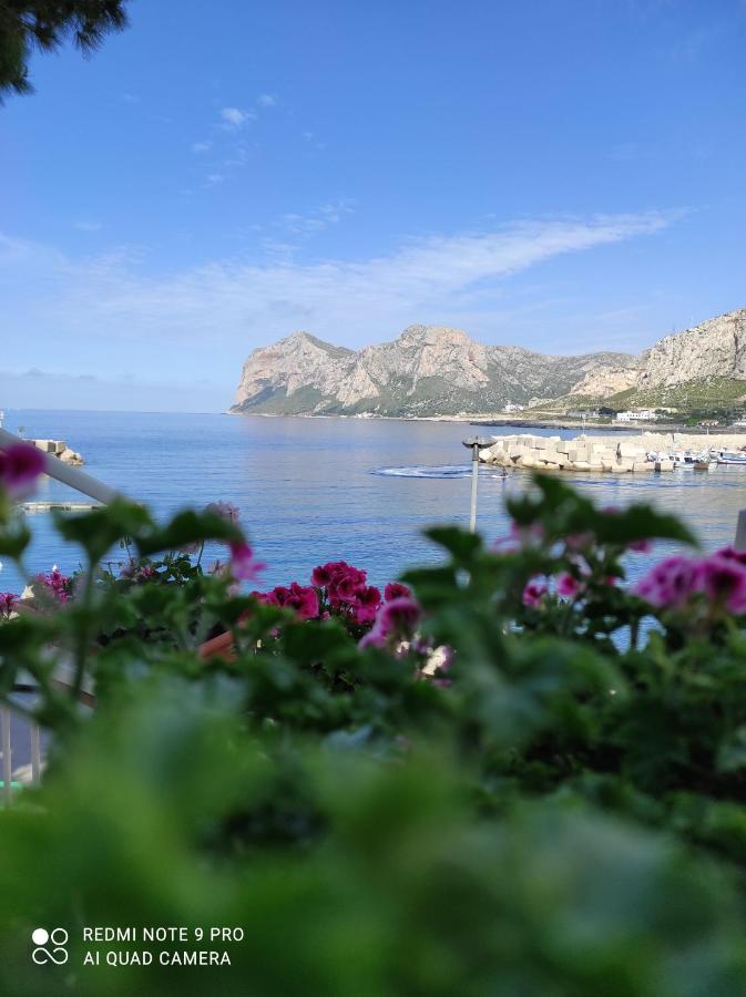 La Casa Di Giulio - Holiday Home อิโซลา เดลเล เฟมมิเน ภายนอก รูปภาพ
